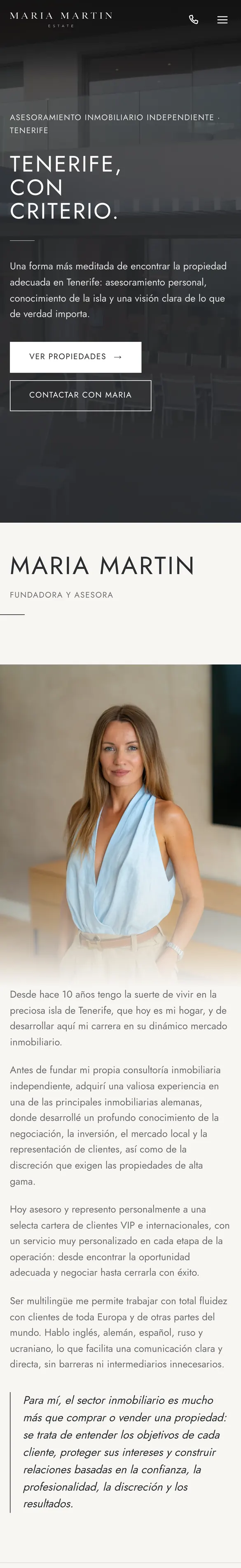La web de Maria Martin Estate en un móvil: «Tenerife, con criterio.» sobre la villa, con los botones para ver propiedades y contactar con Maria
